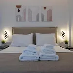 The White House Minimal