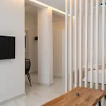 The White House Minimal *