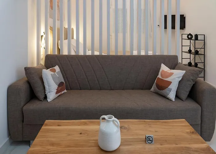 The White House Minimal