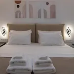 The White House Minimal Apartment *