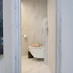 The White House Minimal Apartment *