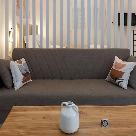 The White House Minimal