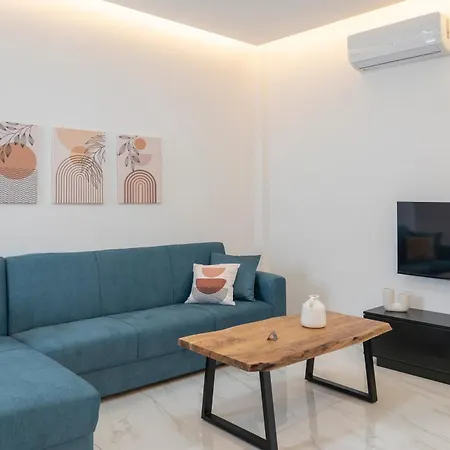 The White House Minimal