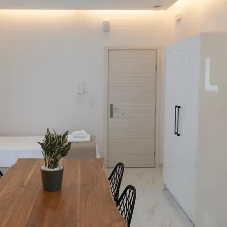 The White House Minimal Kalamata