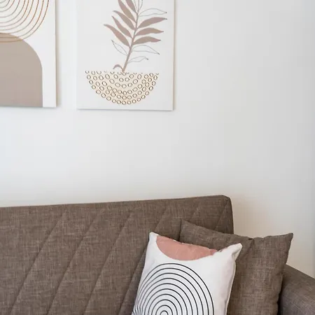 The White House Minimal