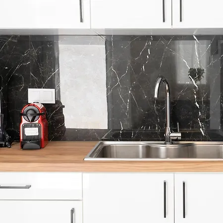 The White House Minimal カラマタ