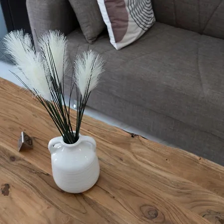 The White House Minimal * カラマタ