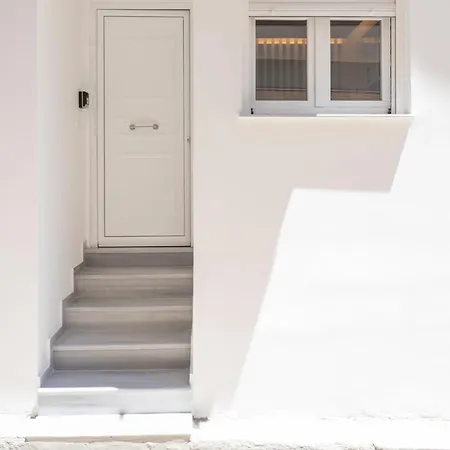The White House Minimal * Kalamata