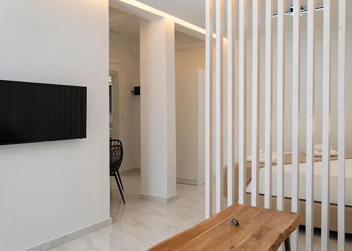 The White House Minimal *