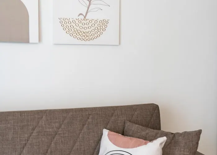 The White House Minimal