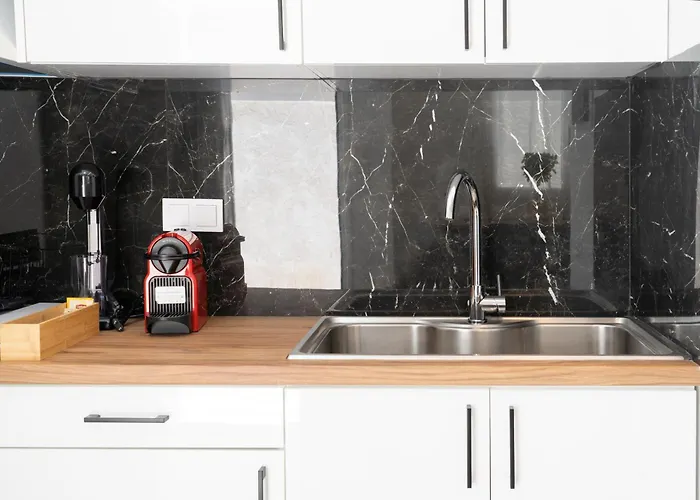 The White House Minimal Kalamata